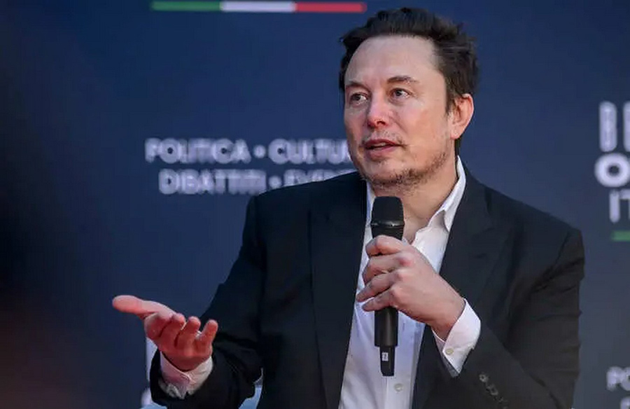 Elon Musk’s Analogy: AI Race Resembles High-Stakes Poker